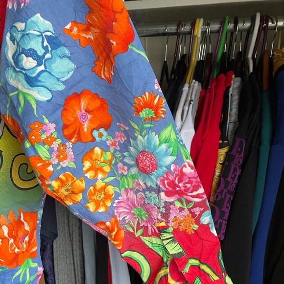 🌷💐Very Rare Versace flower print shirt 🌸🌺 - Picture 4 of 13